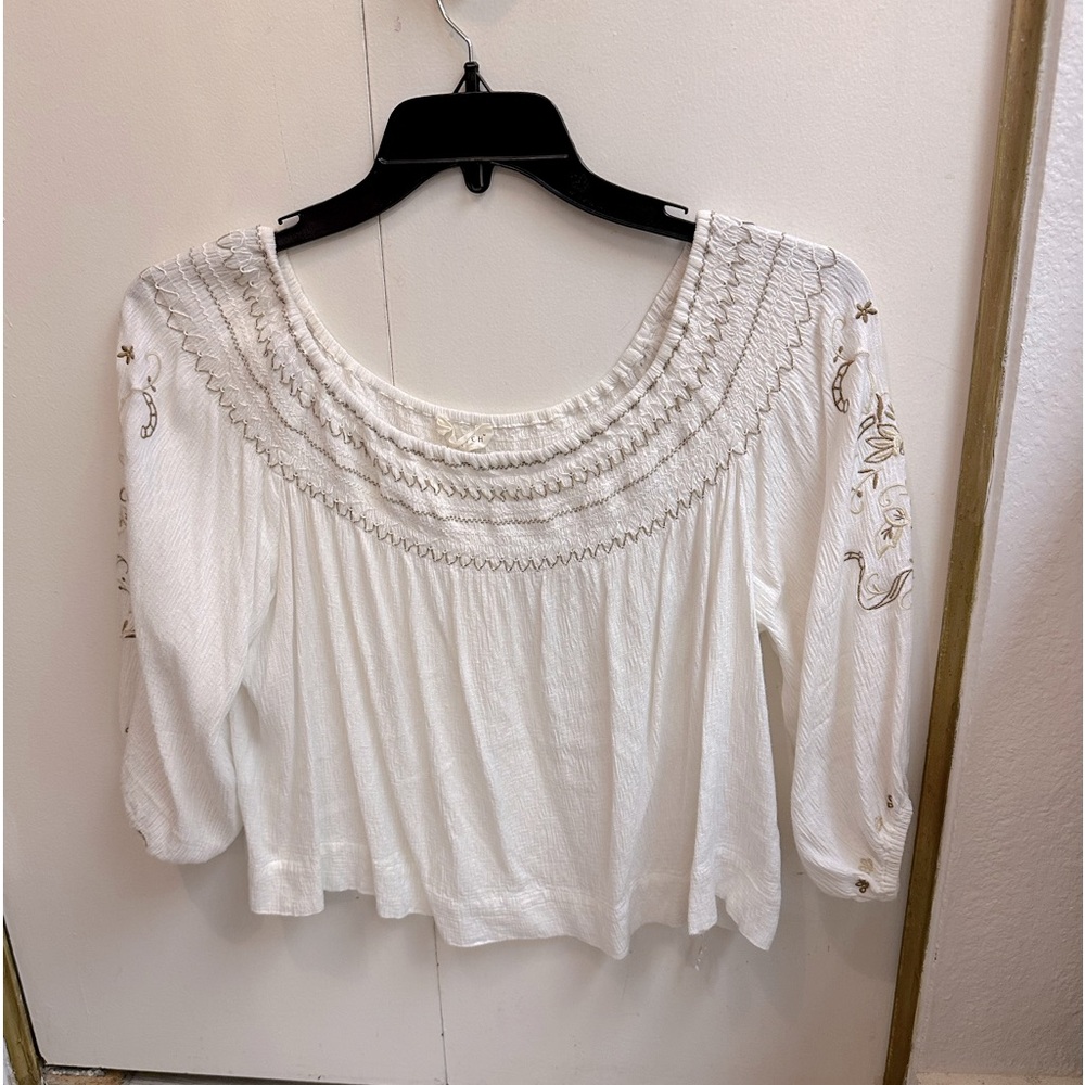 Boho looking casual comfortable blouse.  No stains in great condition.